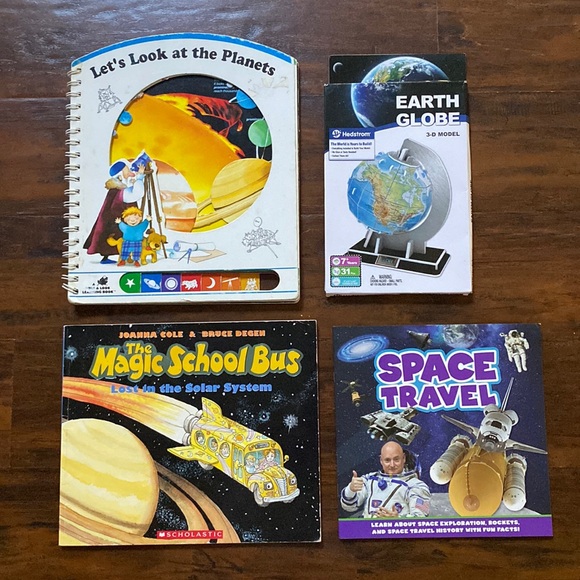Kids Outer Space Themed Bundle | 3 Books & 1 3-D Model Kit - Picture 1 of 13